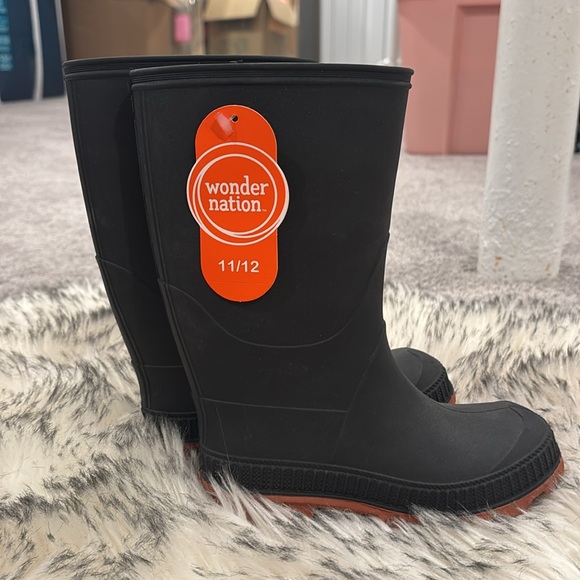 NWT Waterproof Slip Resistant Black Chore Rain Boots (Size 11/12) - Picture 2 of 10